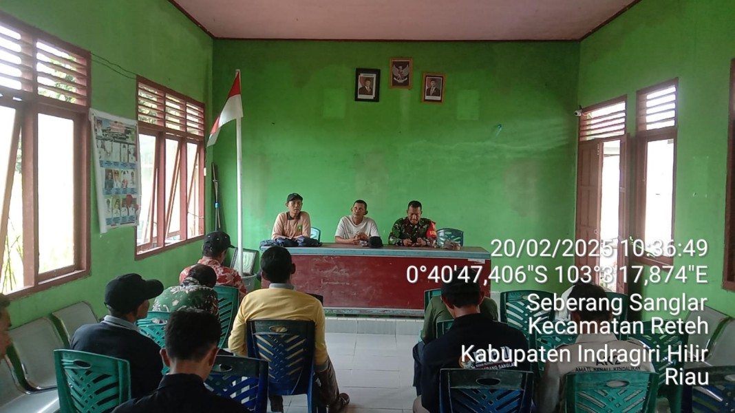 Babinsa Koramil 07/Reteh Hadiri Rapat Pembentukan Brigadir Pangan Pertanian di Desa Seberang Sanglar