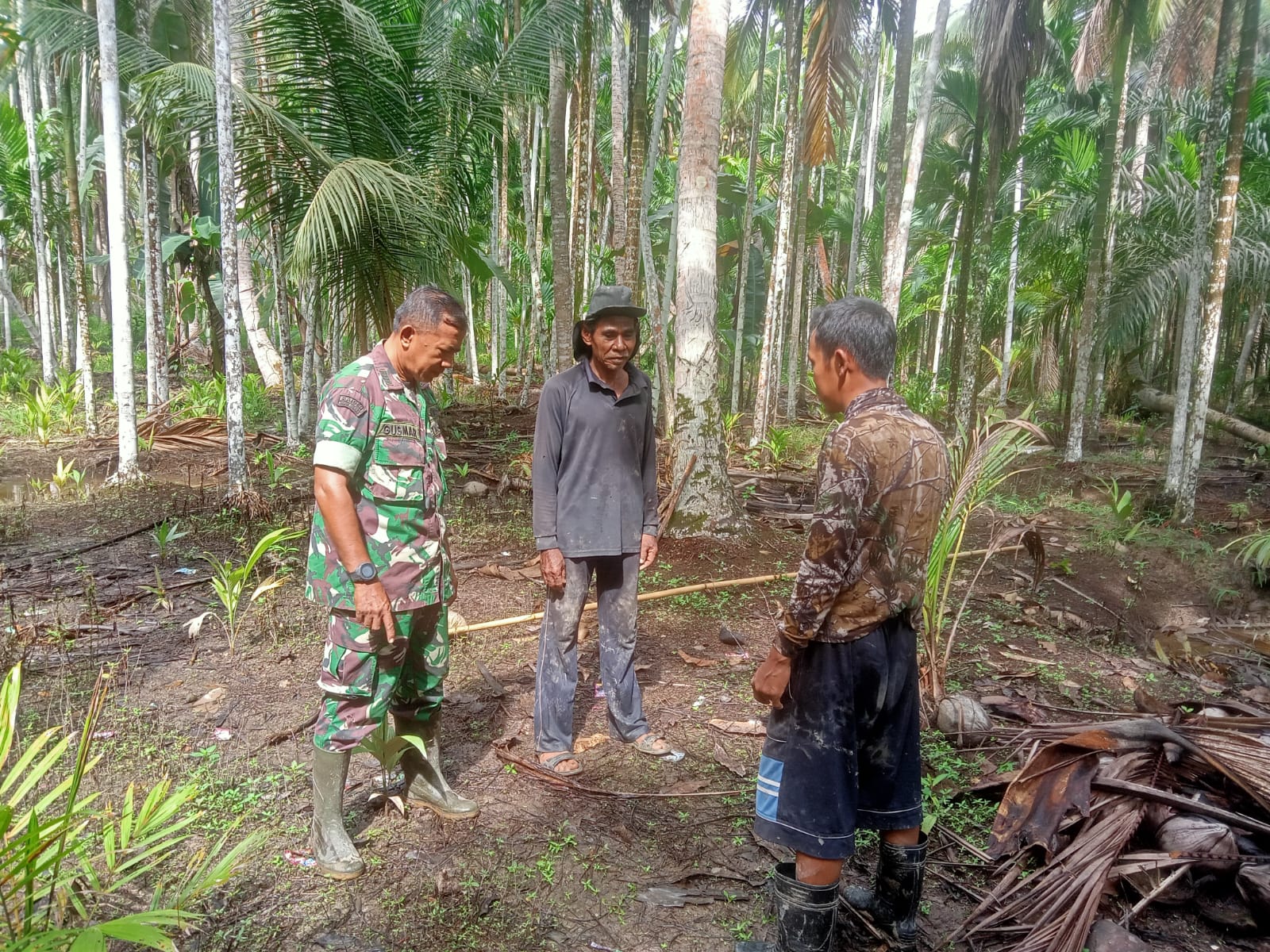 Pencegahan Karhutla Melalui Patroli dan Sosialisasi Babinsa Koramil 09/Kemuning