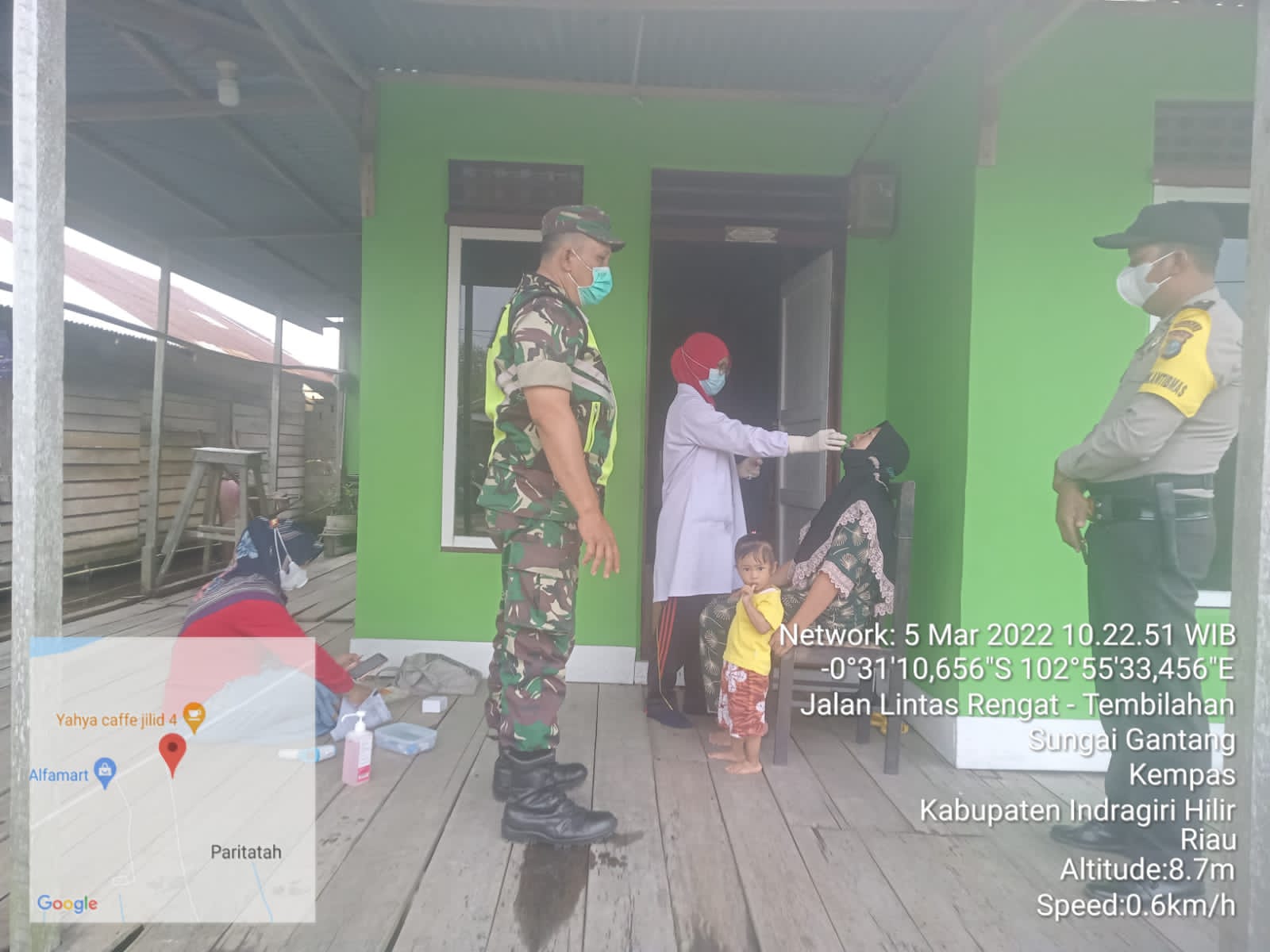 Babinsa 03/Tempuling Intens Dampingi Nakes Lakukan Contact Tracing Covid-19