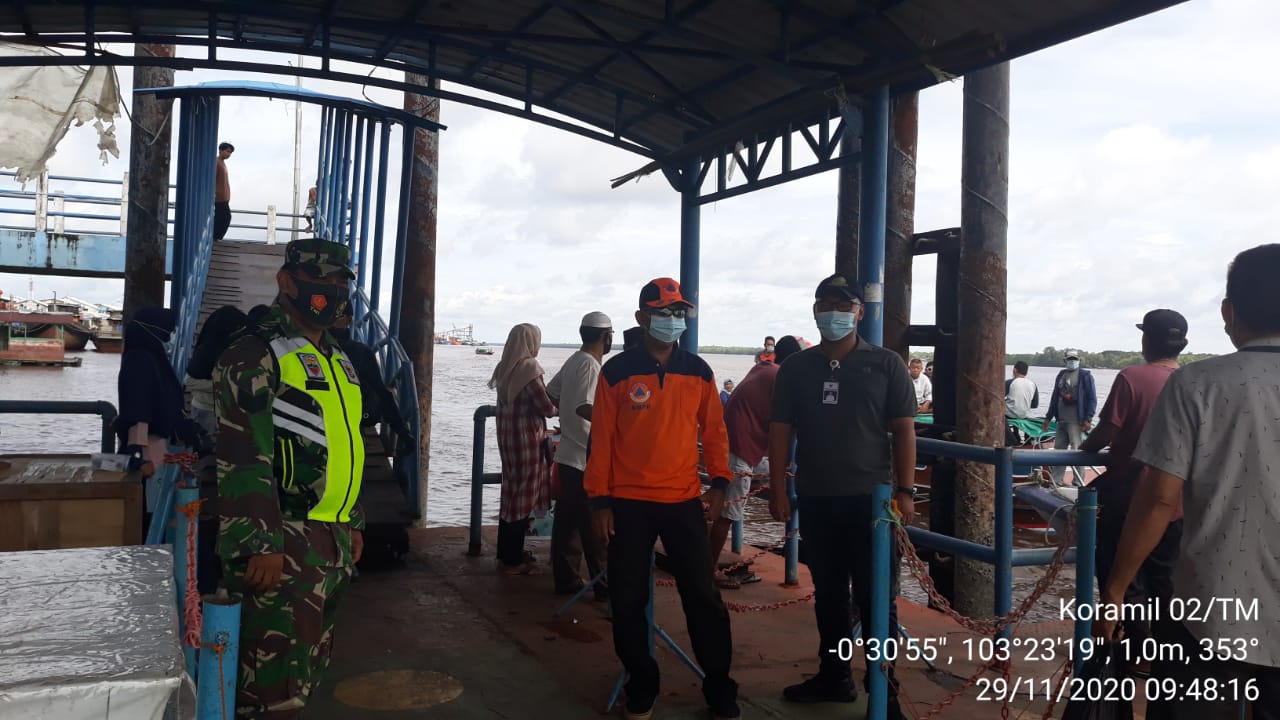 Naik di Pelabuhan Kuala Enok, Siap-siap Anda Akan Diperiksa Koramil 02/Tanah Merah dan Satgas
