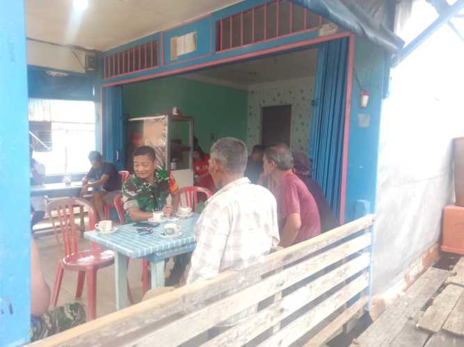 Babinsa Koramil 04/Kuindra Terus Lakukan Komsos Guna Silaturahmi Antar Sesama
