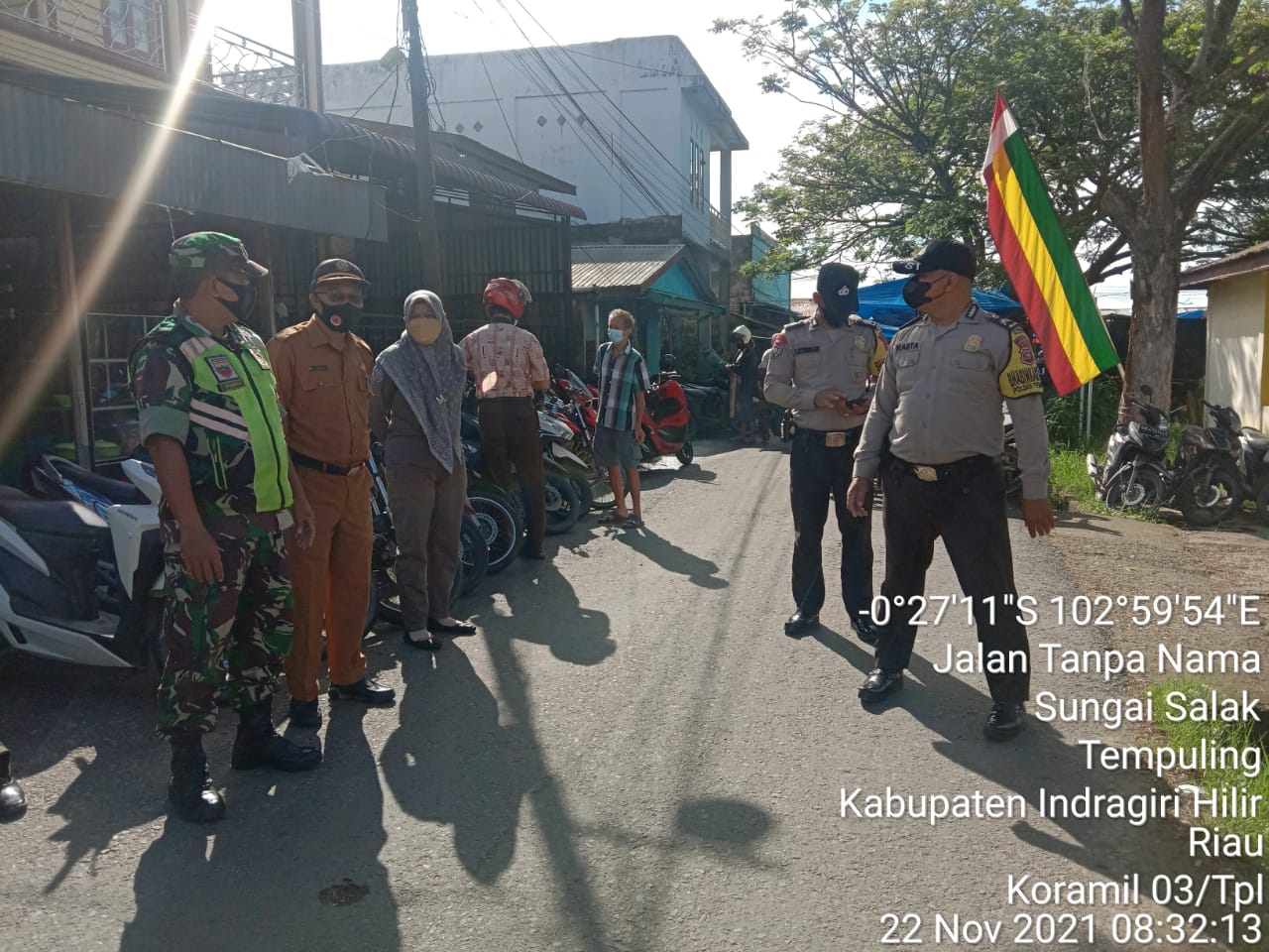 Babinsa 03/Tempuling Tegakkan Prokes di Pasar Tradisional Sungai Salak