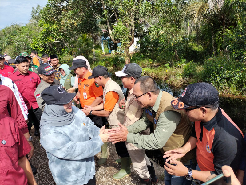 Bupati Bengkalis Kunjunggi Posko BPBD Bengkalis Di Bantan
