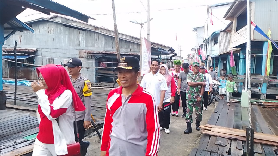 Antusias Warga Dalam Memeriahkan HUT RI Ke 78, Babinsa Koramil 04/Kdr Hadiri Perlombaan Gerak Jalan dan PBB
