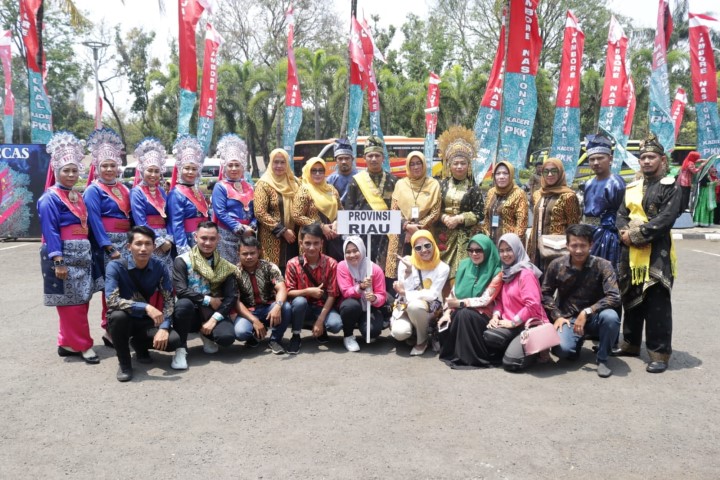 Wakili Riau di Jambore Nasional, Defille PKK Siak Pukau Jakarta