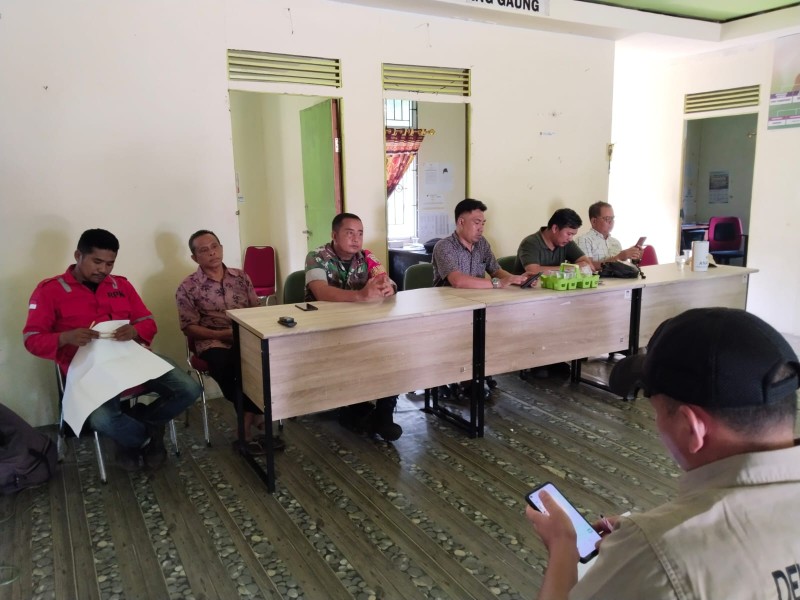 Jalin Silaturahmi, Babinsa Koramil 05/Gas Sertu Guntur Komsos Bersama Masyarakat Simpang Gaung