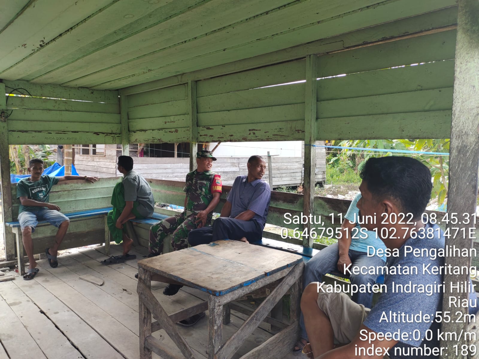 Aktif Lakukan Komsos Bersama Warga Oleh Serda Darmadi di Desa Pengalihan