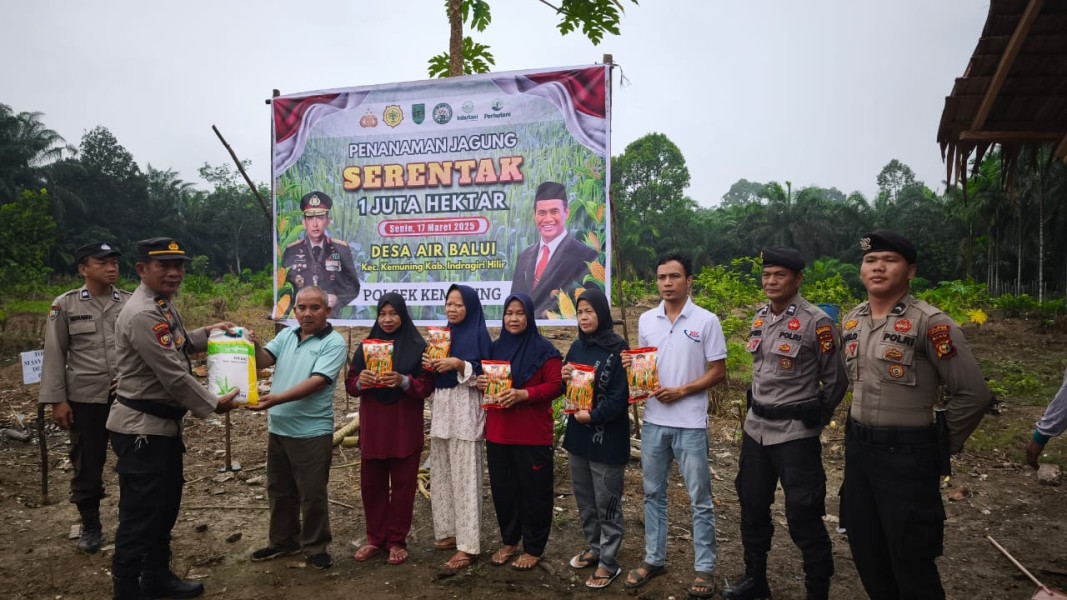 Polsek Kemuning Dukung Program Asta Cita, Tanam Jagung di Desa Air Balui