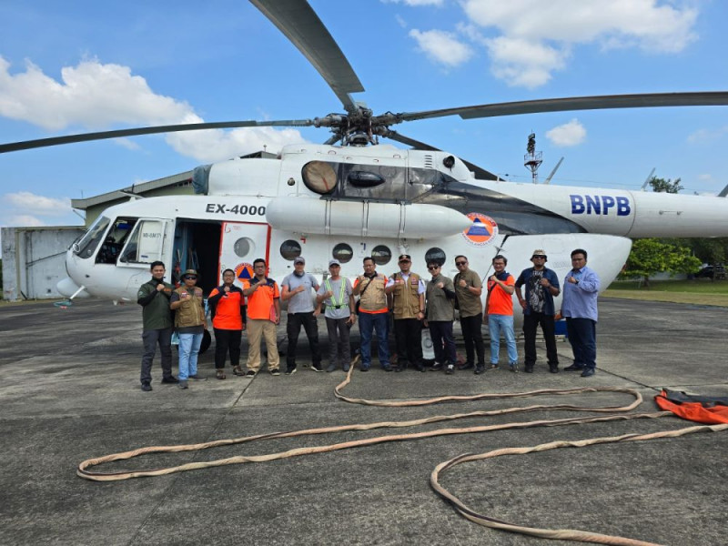 Antisipasi Karhutla Riau, 12 Helikopter Water Bombing dan Satu Pesawat Patroli Siap Siaga
