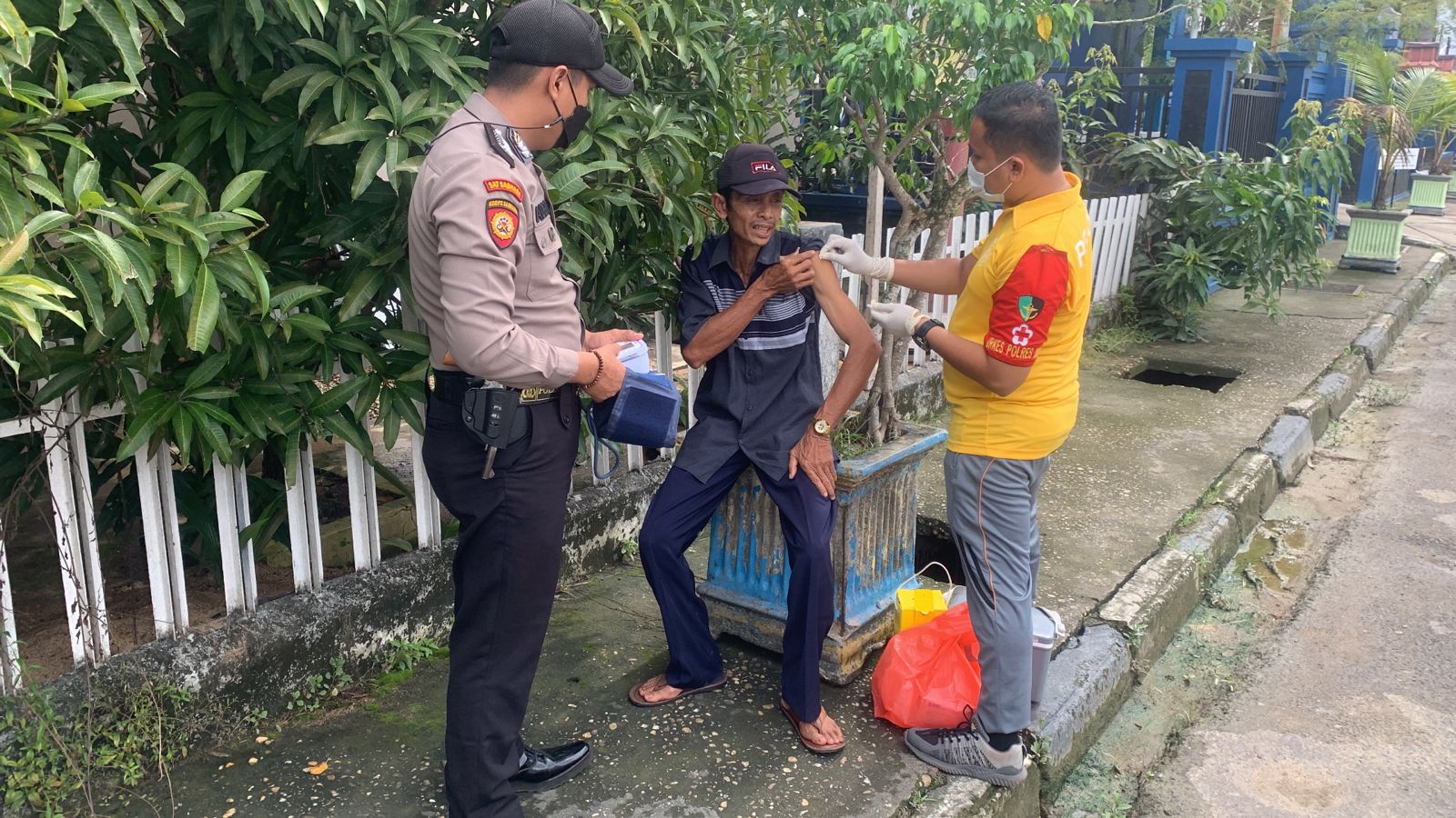 Vaksin Mobile KSKP Tembilahan,  Warga : Tak Susah-Susah Lagi Vaksin di Luar