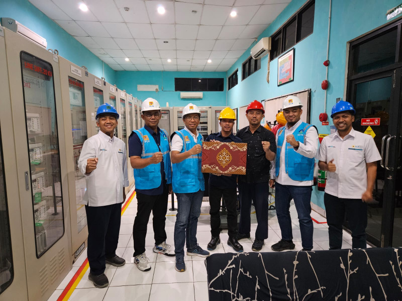 Petugas PLN, Garda Terdepan Keandalan Listrik Siaga Nataru Petugas PLN, Garda Terdepan Keandalan Listrik Siaga Nataru