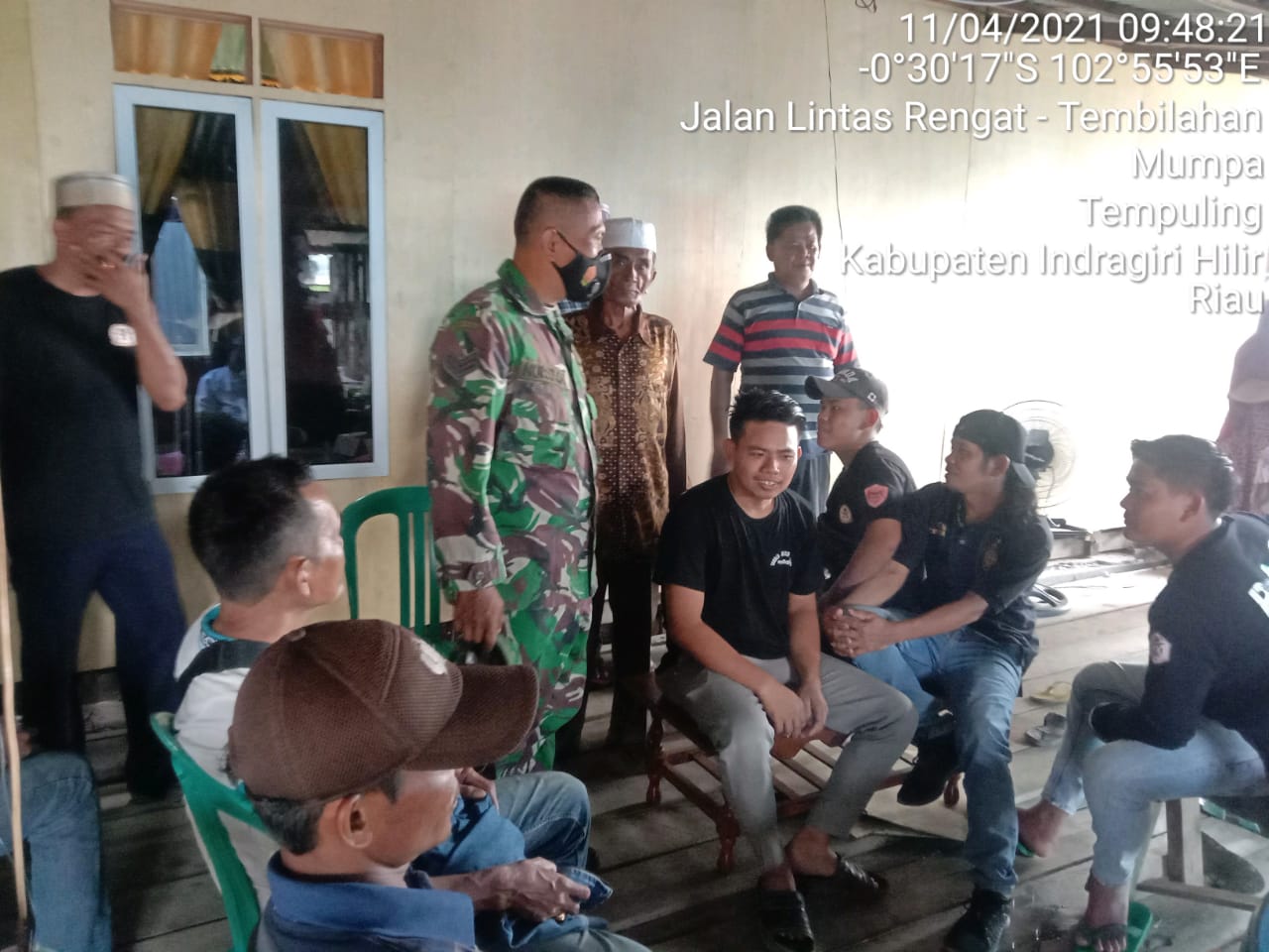Komsos Babinsa 03/Tempulimg Bersama Para Pemuda Ciptakan Keamanan dan Ketertiban di Bulan Suci Ramad
