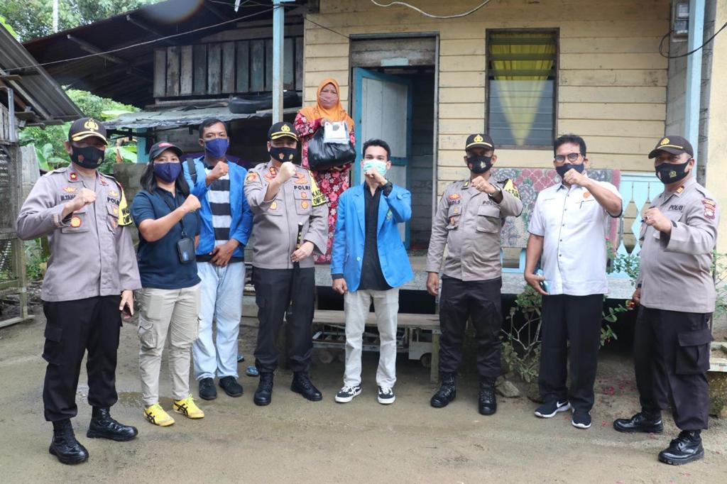 Peringati Hari Sumpah Pemuda, Polres Lingga Bersama Mahasiswa Serta Ormas Bagikan Sembako dan Masker Peringati Hari Sumpah Pemuda, Polres Lingga Bersama Mahasiswa Serta Ormas Bagikan Sembako dan Masker
