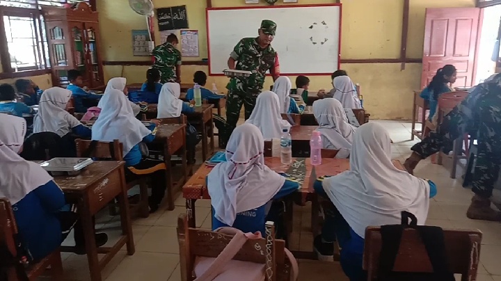 Koramil 09/Kemuning Mendistribusikan Makan Bergizi Gratis Koramil 09/Kemuning Mendistribusikan Makan Bergizi Gratis