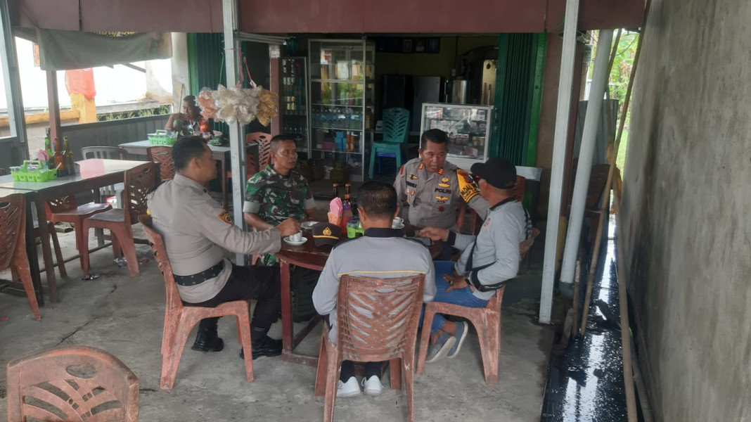 Babinsa Sertu Ramli Perkuat Silaturahmi dengan Masyarakat Reteh