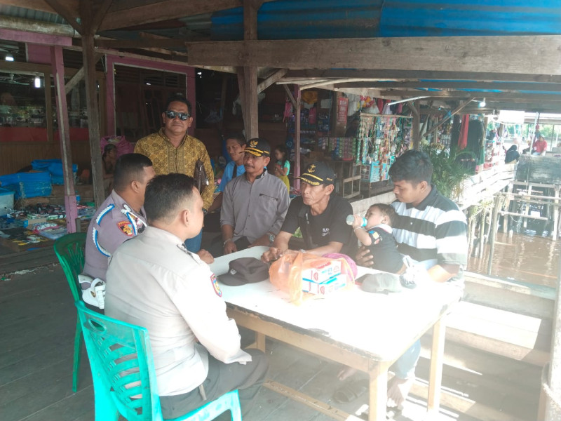 Bhabinkamtibmas Polsek Pelangiran Ingatkan Warga Datang Pada Hari Pencoblosan