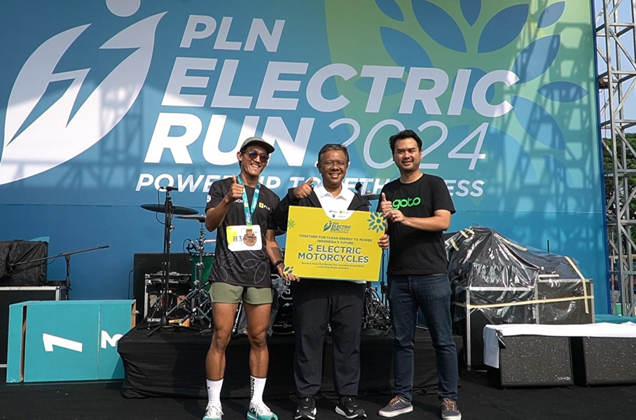 Sebanyak 5 Pengemudi Ojol Prasejahtera Peroleh Motor Listrik di PLN Electric Run 2024