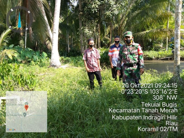 Serda Agusmi Harianto Melakukan Patroli di Desa Tekulai