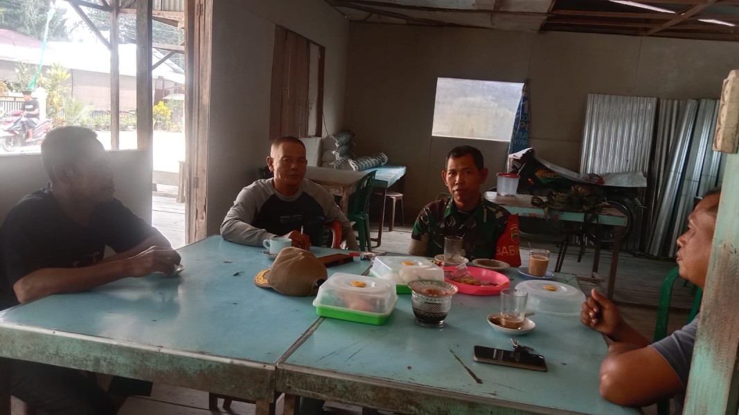 Kegiatan SDM: Babinsa Koramil 07/Reteh Meningkatkan Keamanan dan Ketertiban di Wilayah