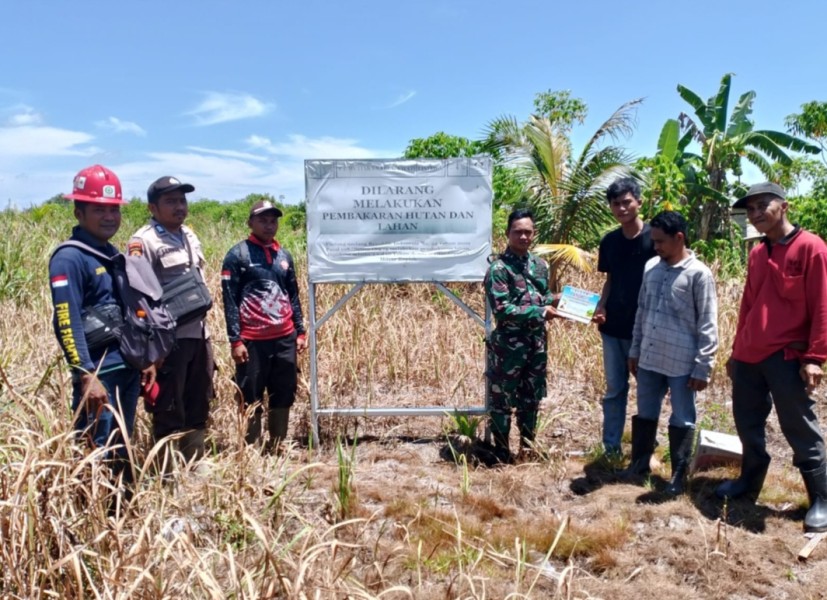 Babinsa Koramil 05/Gas Serda Ricky Laksanakan Patroli Tapal Batas dan Himbauan Karlahut Bersama Masyarakat