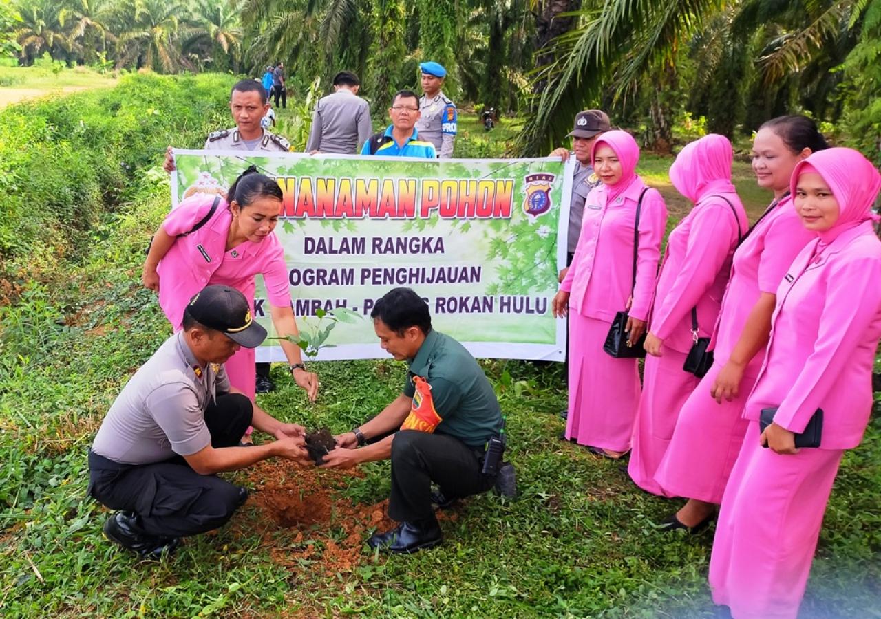 POLRI TNI di Rohul Kompak Tanam Bibit Pohon Pelestarian Lingkungan