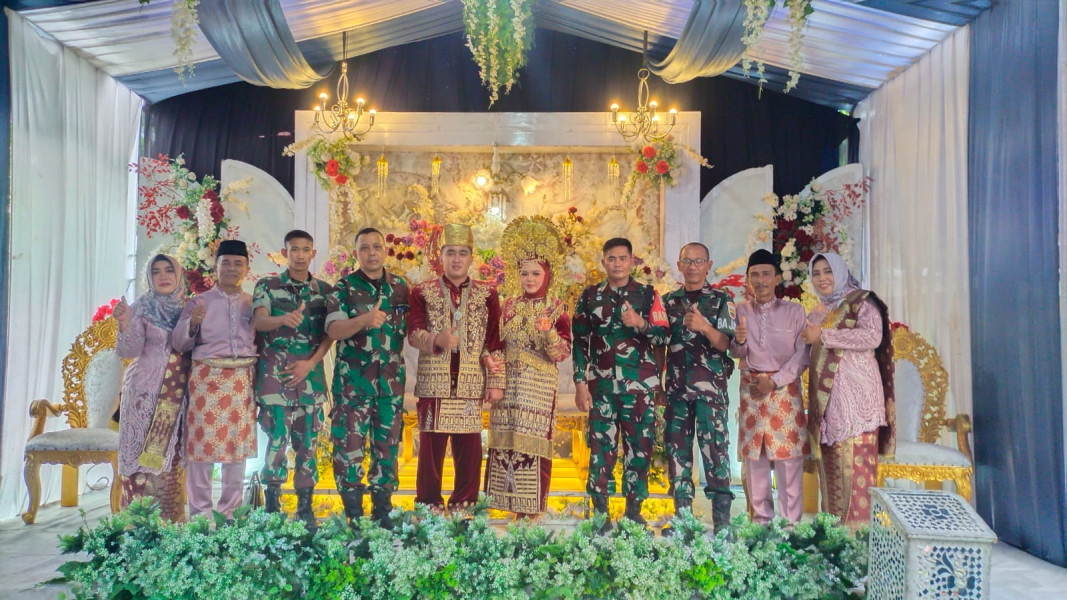 Babinsa 03/Tpl Menghadiri Undangan Pernikahan Warga Binaan Guna Menjalin Silahturahmi