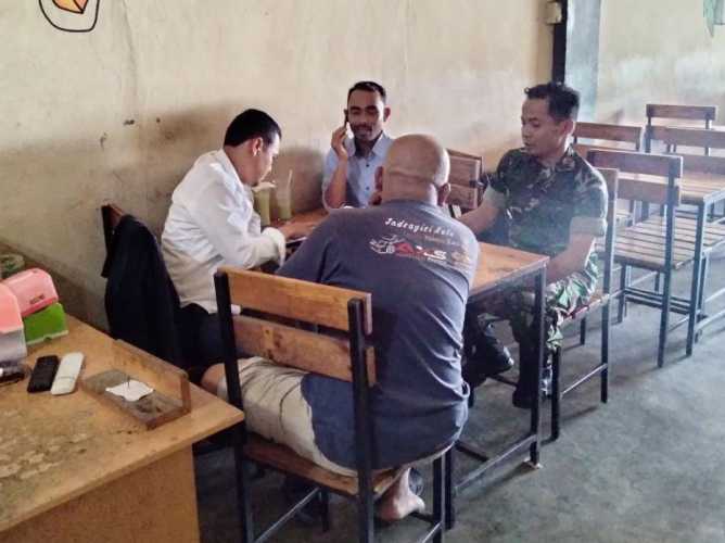 Jalin Silaturahmi, Babinsa Laksanakan Komsos Bersama Warga di Kelurahan Tanjung Gading