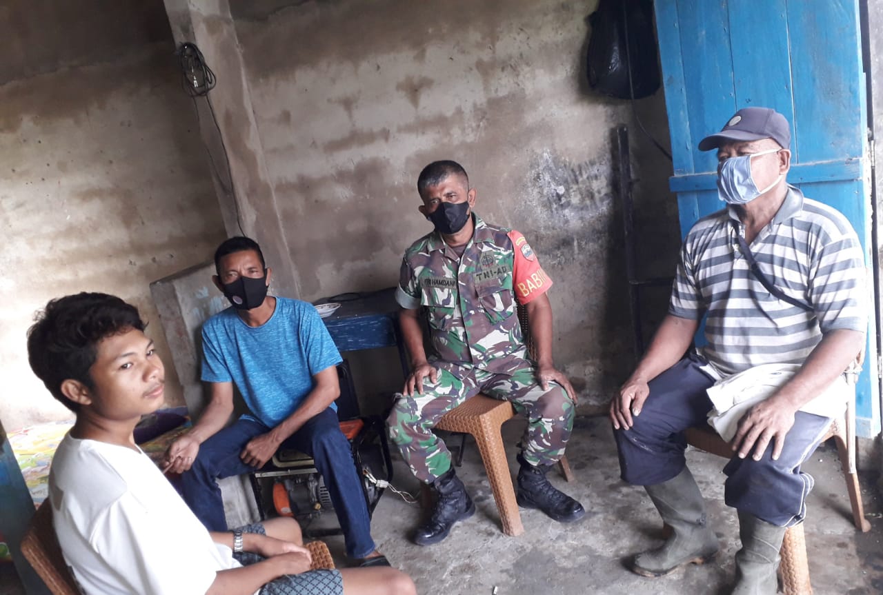 Sertu Eri Hamdani Melalui Komsos Jalin Silaturahmi dan Hubungan Baik Kepada Warga