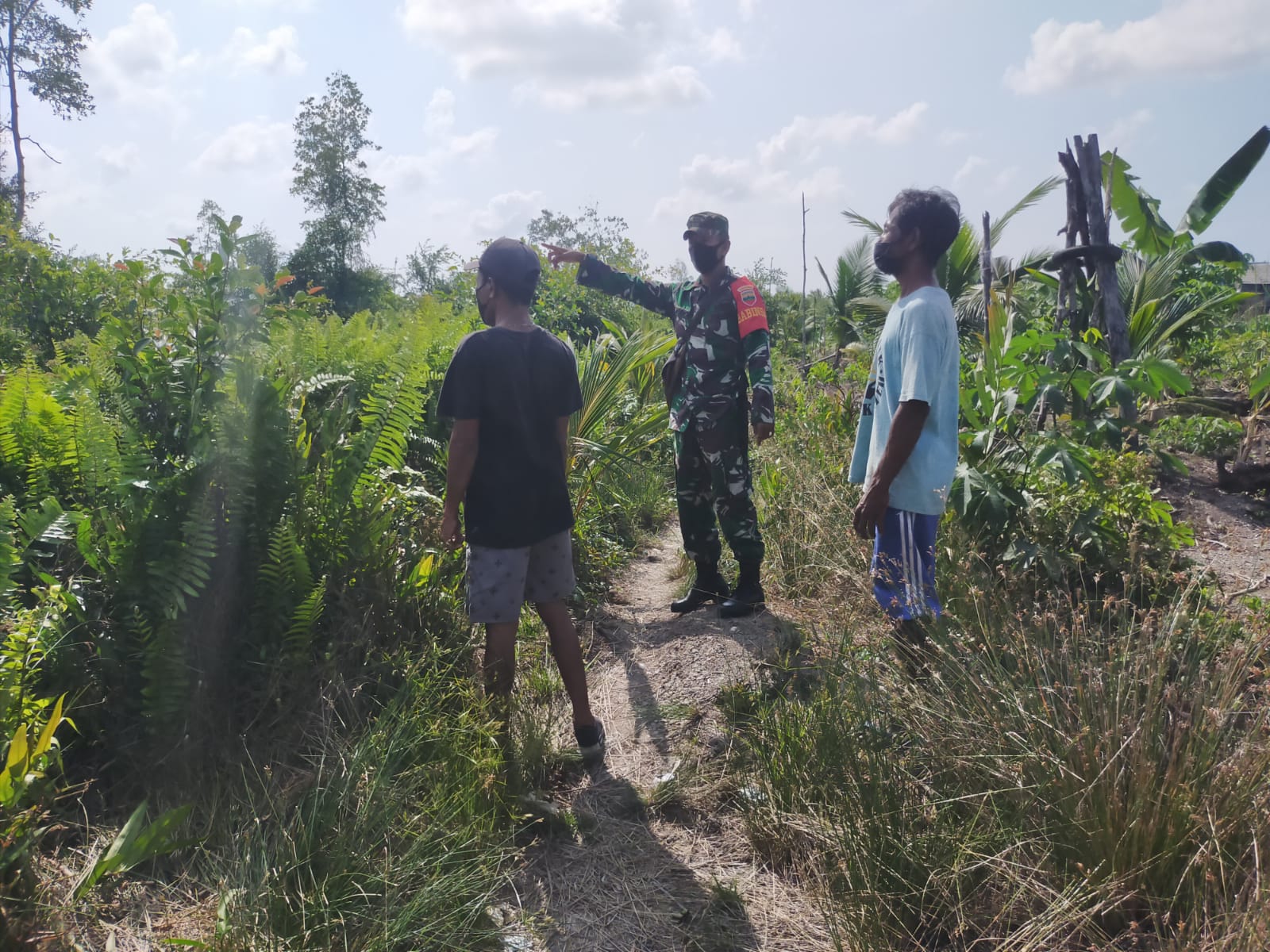 Upaya Pencegahan, Babinsa 04/Kuindra Rutinkan Patroli Karhutla