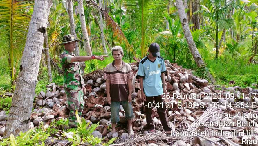 Babinsa Koramil 07/Reteh Patroli Daerah Rawan Karlahut