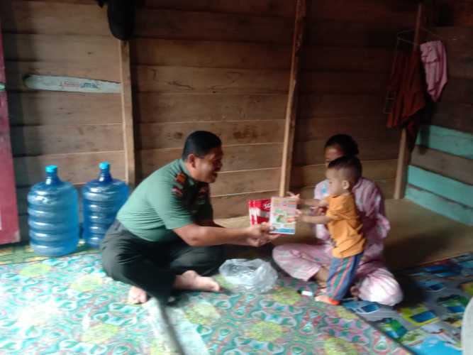 Danramil 09/Kemuning Kunjungi Anak Asuh Stanting