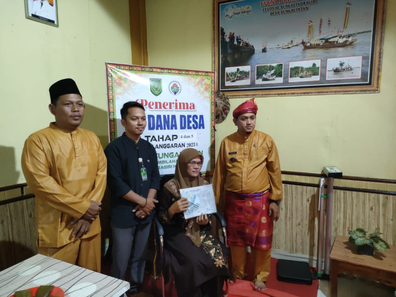 Ratusan KPM Sungai Intan Terima Penyaluran Bantuan Pangan dan BLT-DD 2023