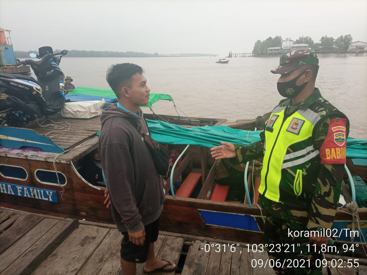 Tak Pakai Masker di Pelabuhan Kuala Enok, Siap-siap Ditindak Babinsa