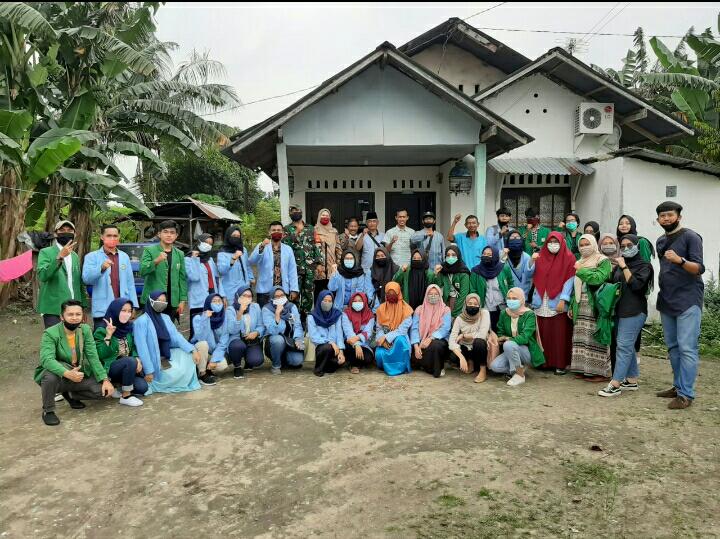 Tim Kukerta UR di Kelurahan Sialang Munggu Bantu Salurkan Sembako Program Jumat Barokah Tim Kukerta UR di Kelurahan Sialang Munggu Bantu Salurkan Sembako Program Jumat Barokah