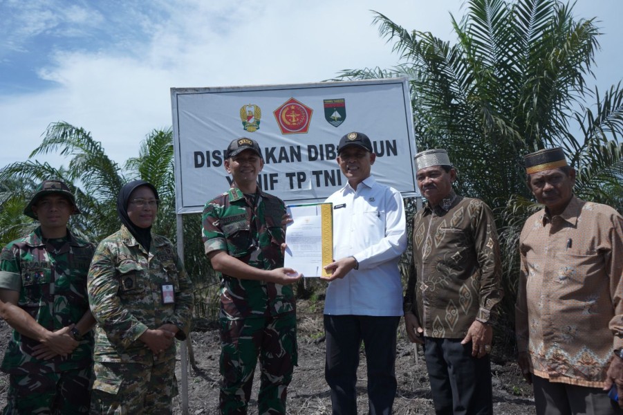 Bupati Herman Tinjau Lahan 75 Hektar untuk Batalyon Ketahanan Pangan Inhil