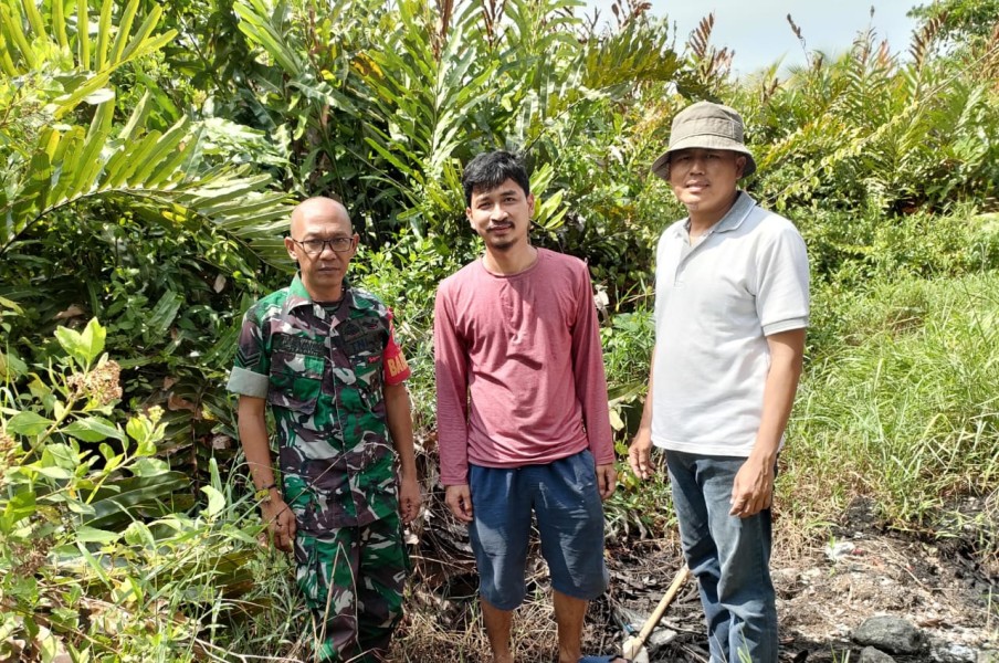 Patroli Karhutla, Babinsa Koramil 03/Tempuling Pastikan Keamanan dan Ketertiban Wilayah
