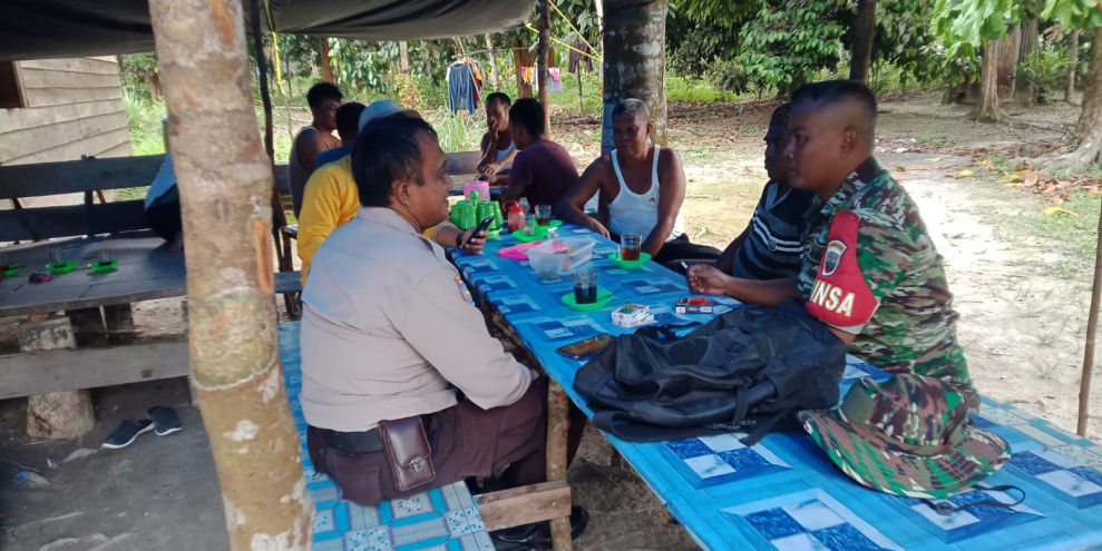 Jalin Sinergitas Antara Babinsa Koramil 09/Kemuning, Babinkamtibmas dan Warga