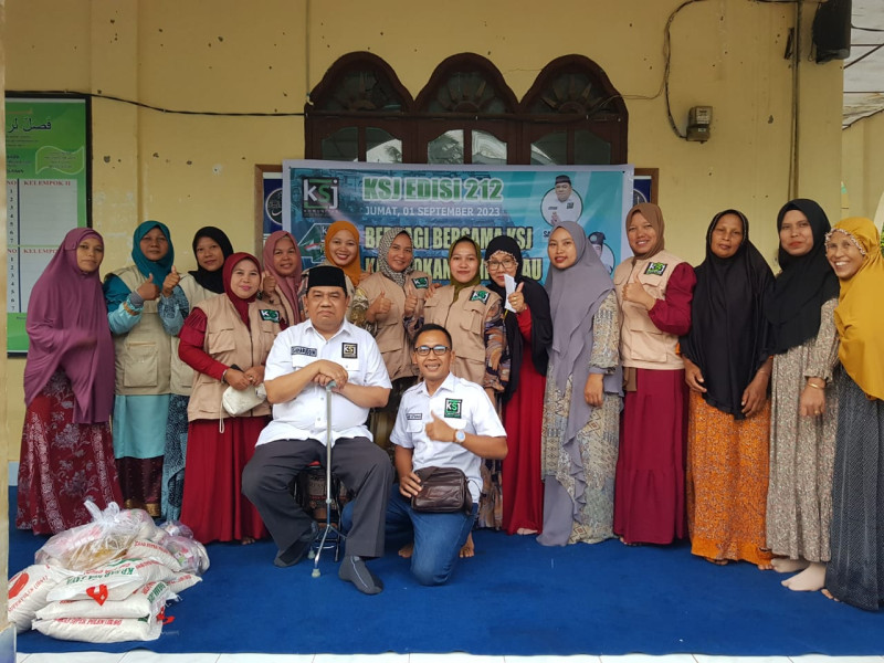 KSJ Pusat Salurkan 60 Paket Sedekah Kepada Lansia dan Duafa di Rohil
