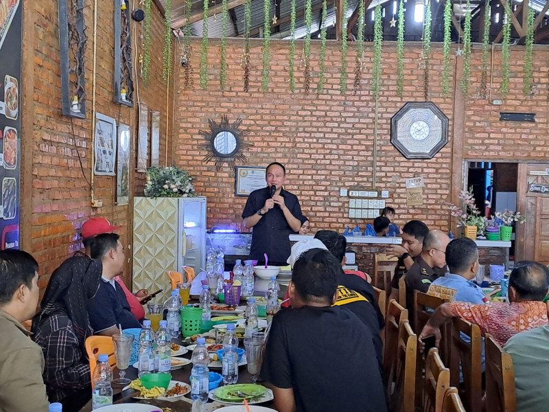 Jalin Silaturahmi, Kajari Bengkalis Makan Siang Dengan Wartawan