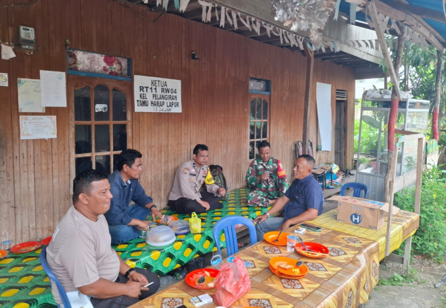 Polri dan TNI di Kecamatan Pelangiran Inhil Melakukan Sarapan Bersama untuk Membangun Sinergitas dan Mengayomi Masyarakat