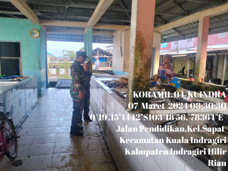Demi Kenyamanan Bersama, Babinsa Koramil 04/Kuindra Ajak Pedagang Untuk Jaga Kebersihan dan Kestabilan Harga