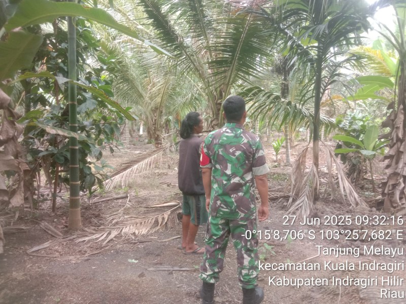 Dengan Warga, Babinsa Koramil 04/Kuindra Rutin Cegah Kebakaran Melalui Patroli