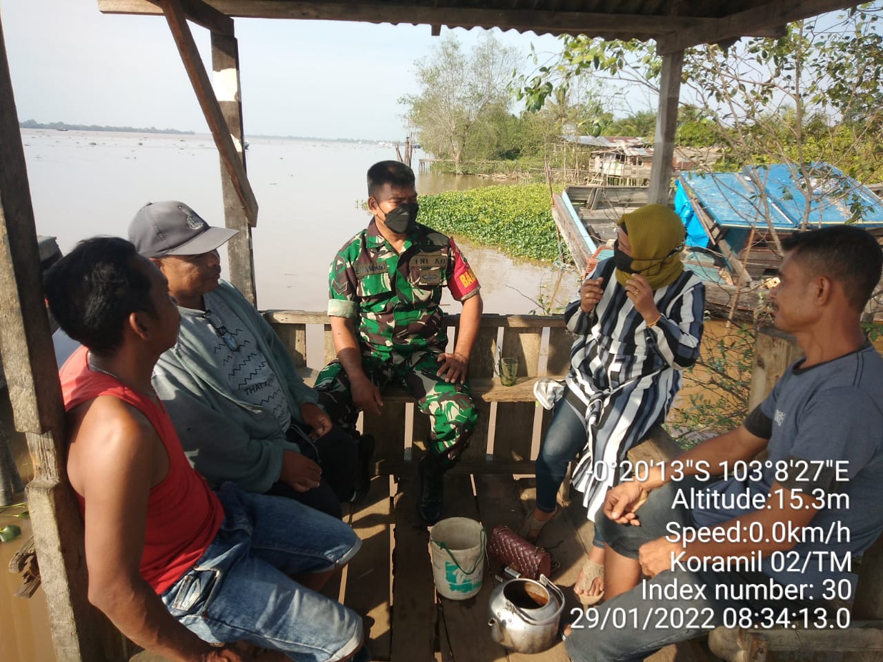 Harmonisasi Hubungan, Babinsa Koramil 02/Tanah Merah Rutin Lakukan Komsos