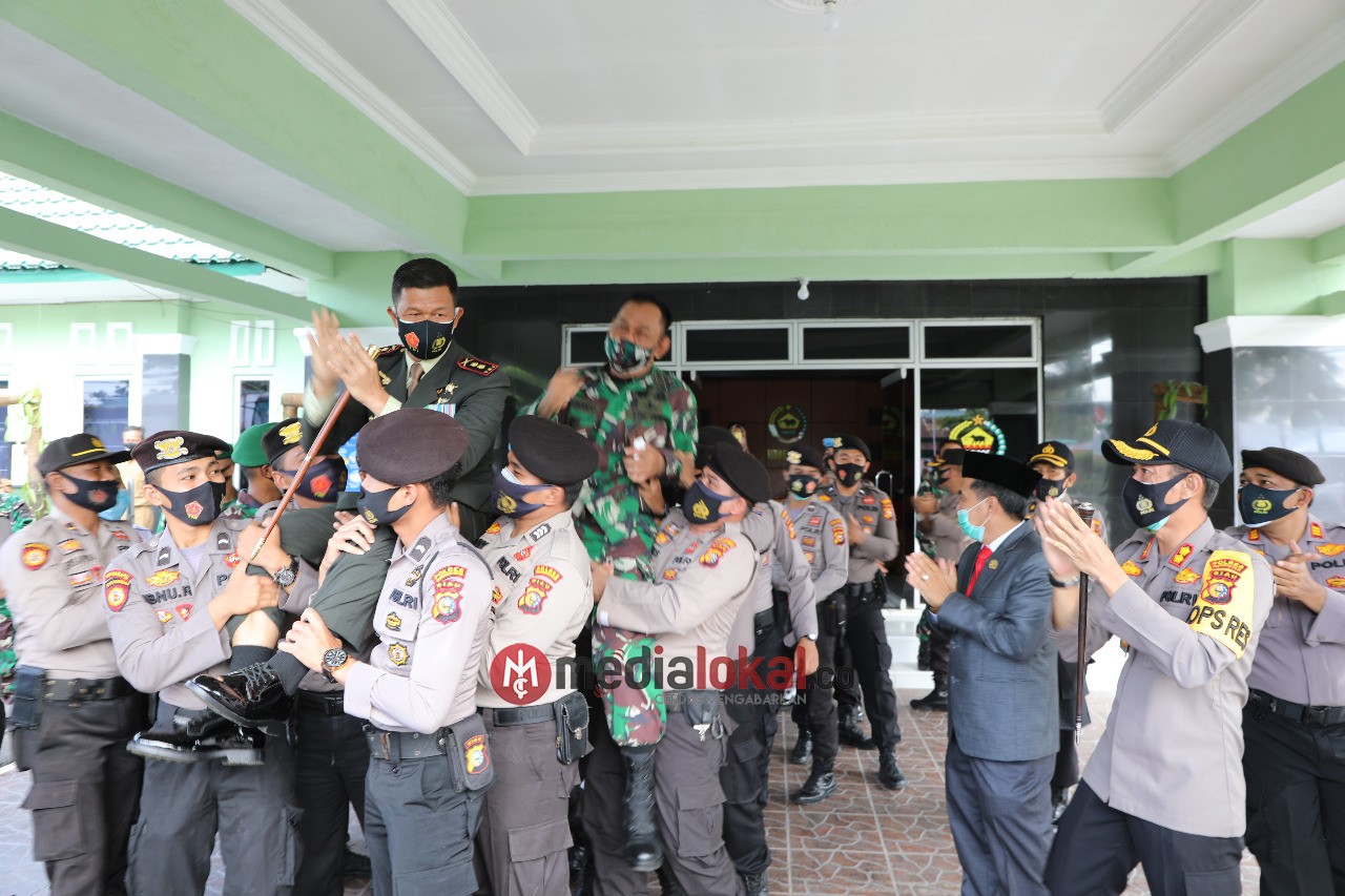 Polres Inhil 'Serbu' Markas Kodim 0314/Inhil Dalam Rangka HUT TNI ke-75