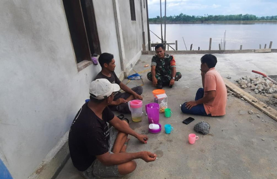 Babinsa 03/Tpl Serma Damrianto Komsos Bersama Toda Rencanakan Gotong-royong