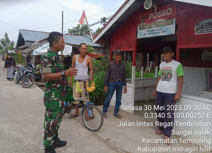 Ciptakan Keakraban Bersama Warga Binaan, Babinsa 03/Tempuling Bersenda Gurau dan Saling Bertukar Pikiran