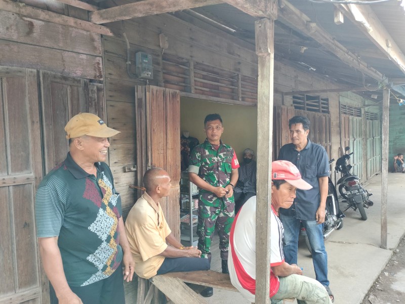 Bincang Santai Jelang Idul Fitri 1446 H Babinsa Koramil 03/Tpl Komsos Bahas Keamanan Dan Ketertiban