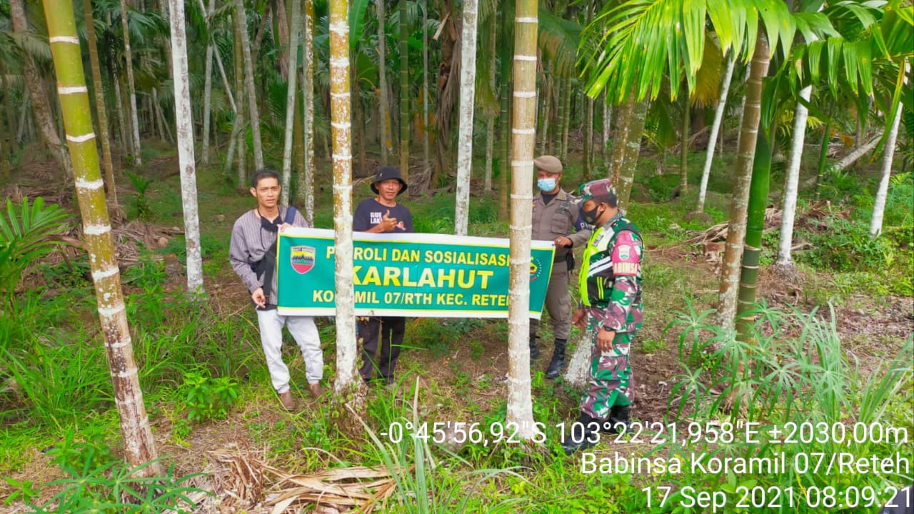 Bersama Warga, Babinsa 07/Reteh Lakukan Patroli Karhutla