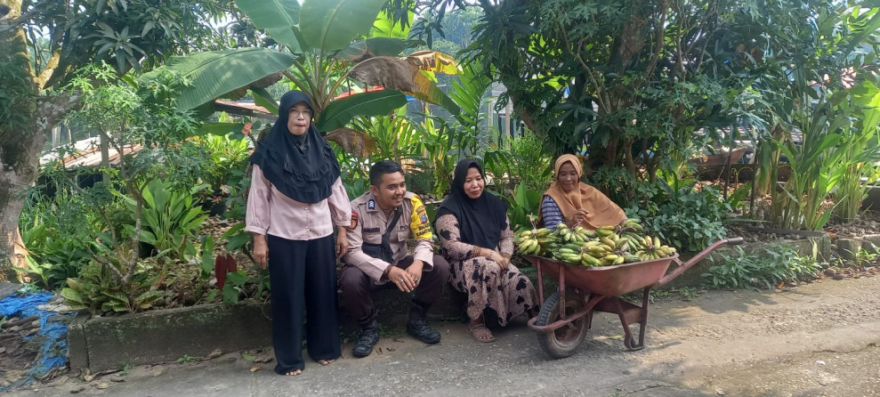 Cooling System Bhabinkamtibmas Polsek Gaung Berikan Sosialisasi Antisipasi Hoaks Jelang Pilkada 2024