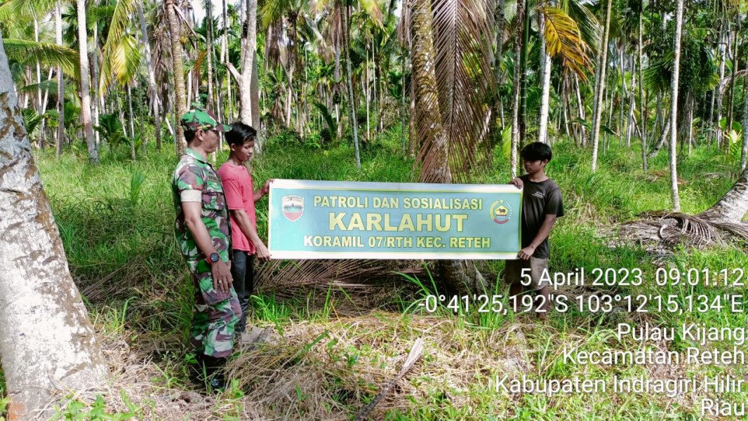 Patroli Rawan Karhutla Oleh Babinsa Koramil 07/Reteh di Binaan